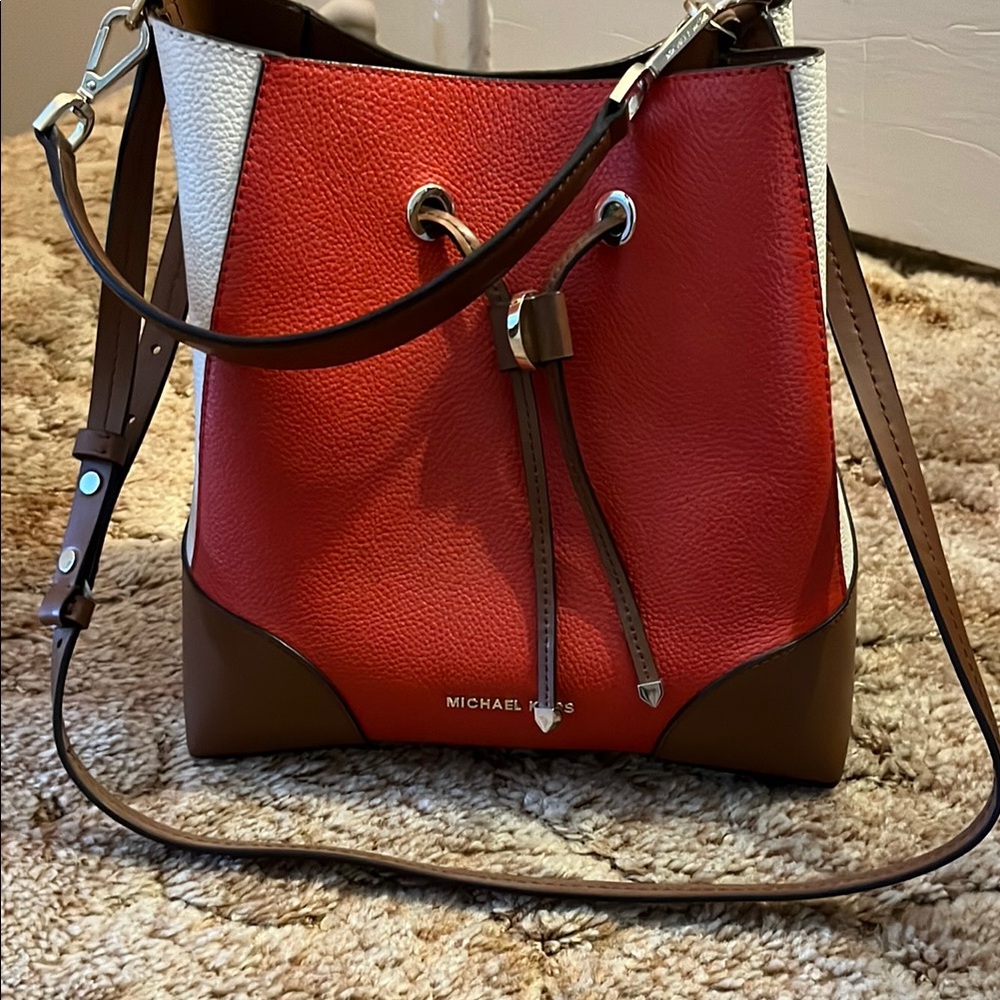 HP 🎉 Michael Kors Red and Brown Bucket Bag